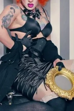 Event-Bild: HIVE TEA * LIVE DRAG SHOWS ON THE ROOF hosted by Antina Christ * Spook House Edition