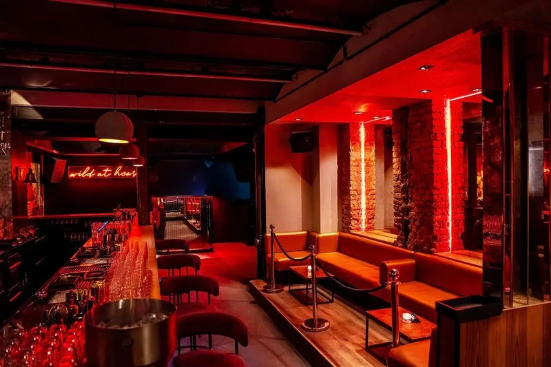 Chinaski Club gallery image 2