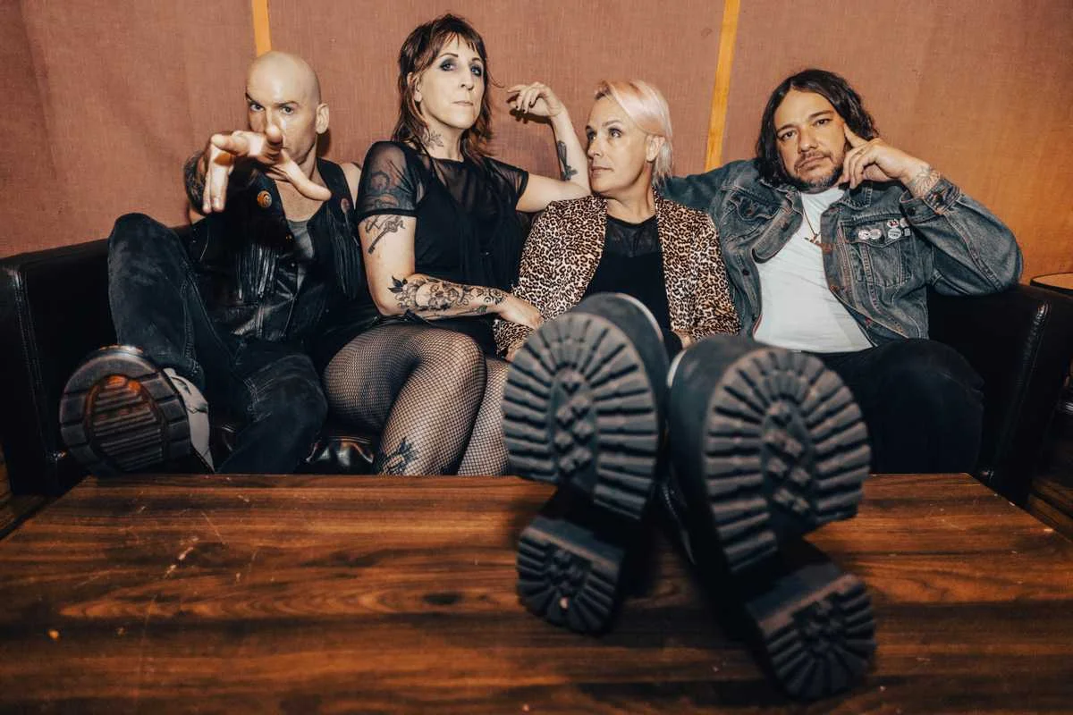 Flyer: THE IRON ROSES – MOLOTOV NIGHTS TOUR 2026
