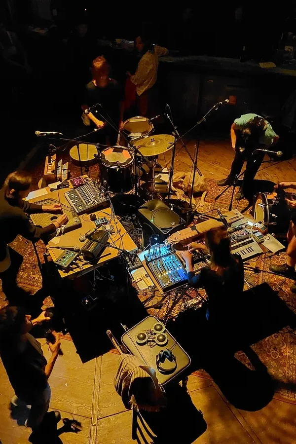 Event: Acephalic Headspace with Lésions Graves, ladr ache Event-Bild: Acephalic Headspace with Lésions Graves, ladr ache