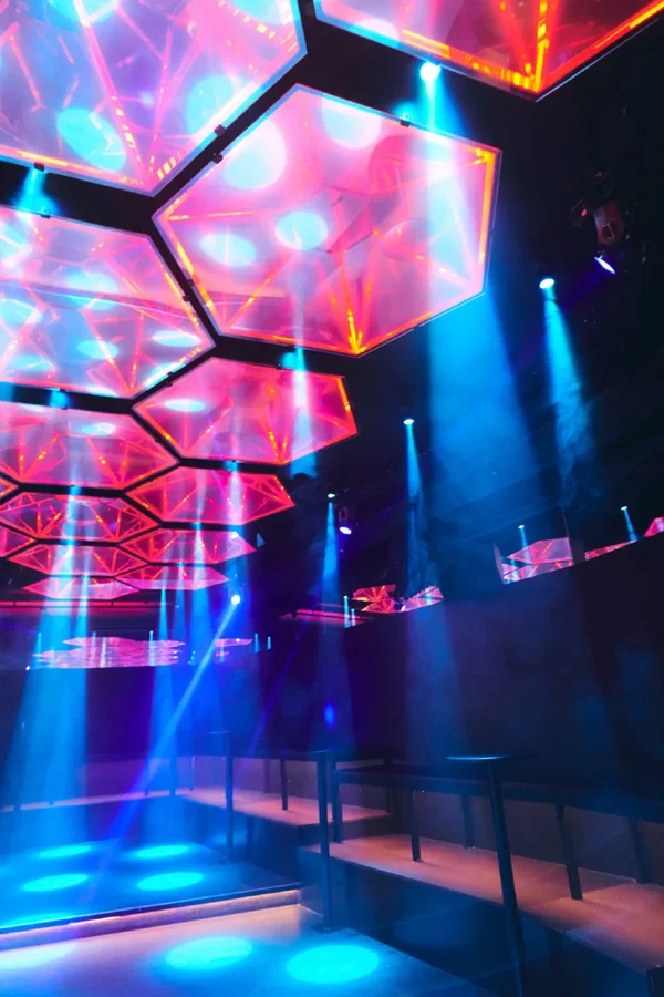 Event-Bild: Enter a bar. Leave a club.