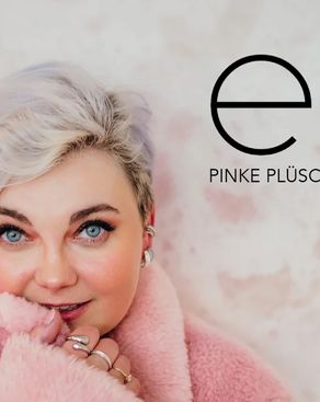 Event-Bild: ela. – Pinke Plüschjacke Tour 2026