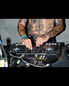 Event: PARTY // TOO HOT // JULES MILANO Event image: PARTY // TOO HOT // JULES MILANO